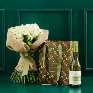 GREEN LOLIPOP BAG COM VINHO E BOUQUET DE ROSAS BRANCAS