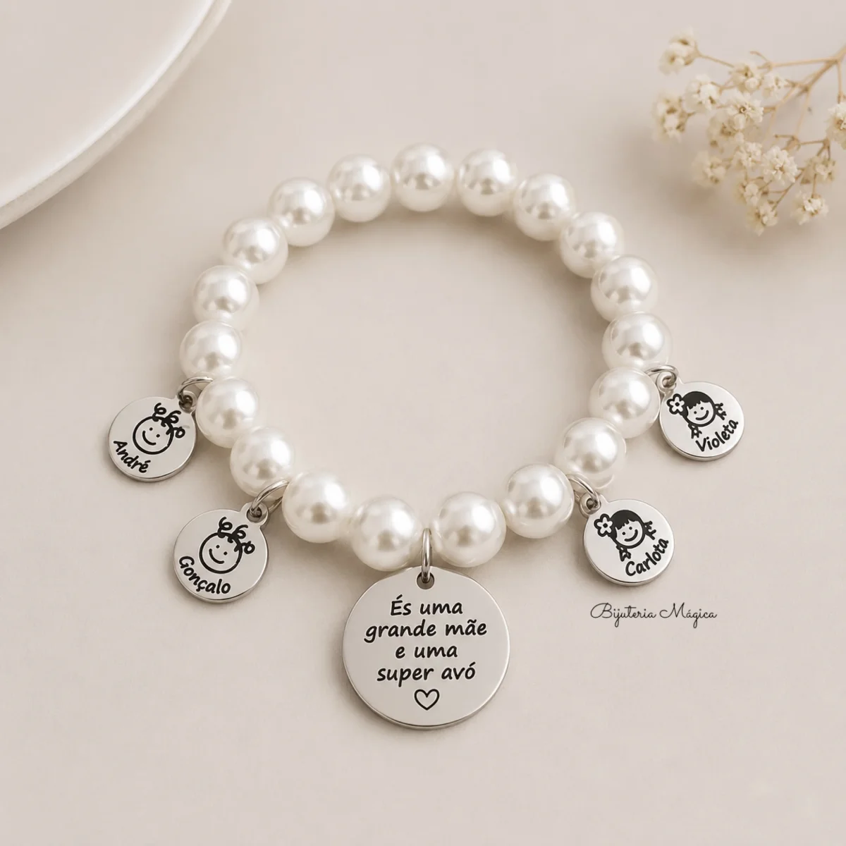 Pulseira Elástica de Pérolas Avó com Medalhas Personalizadas em Aço