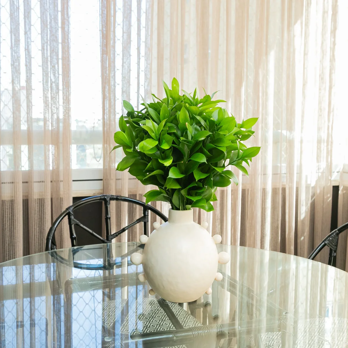 VASO ASTROS COM FOLHAGEM RUSCUS